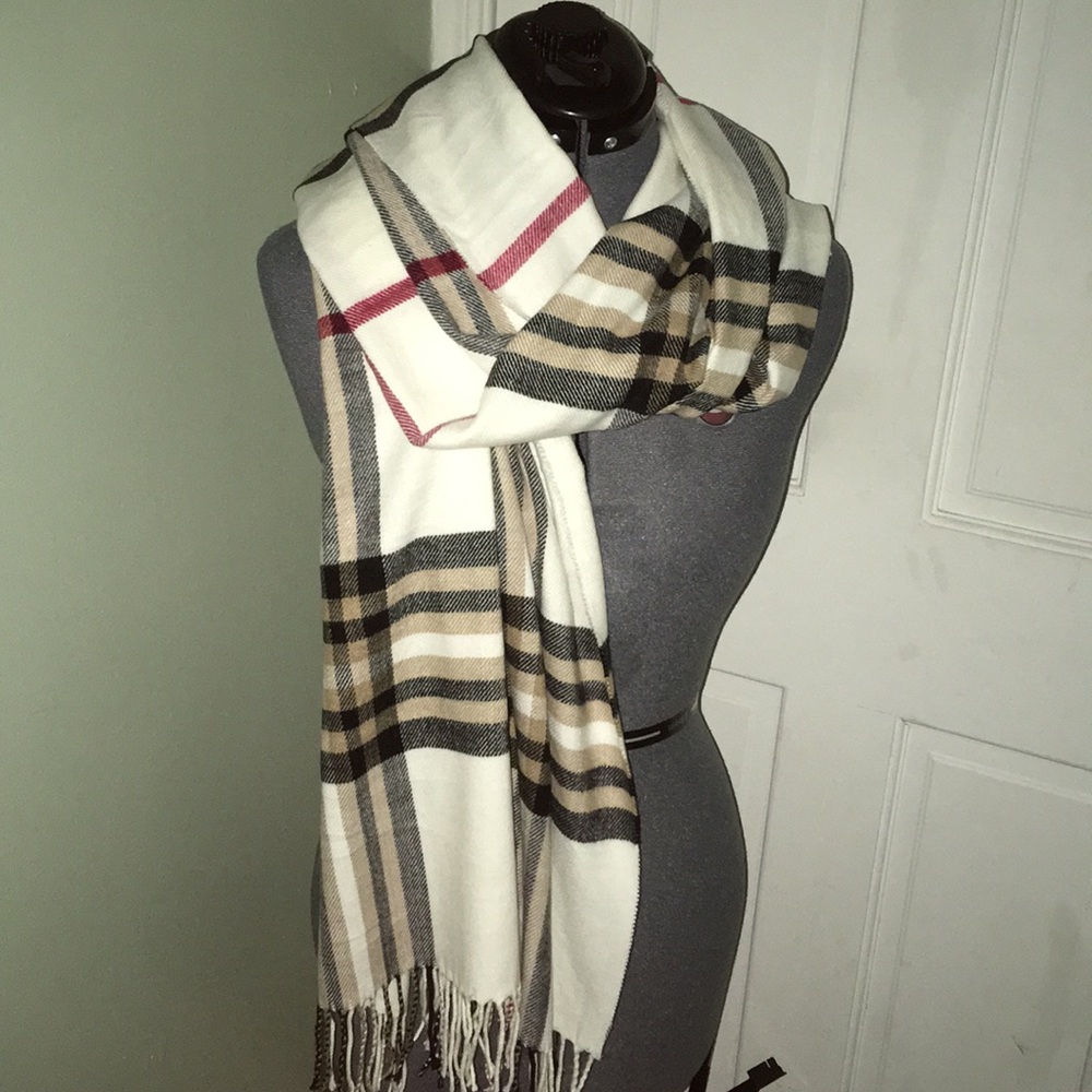 Fashionable Women’s Scarf